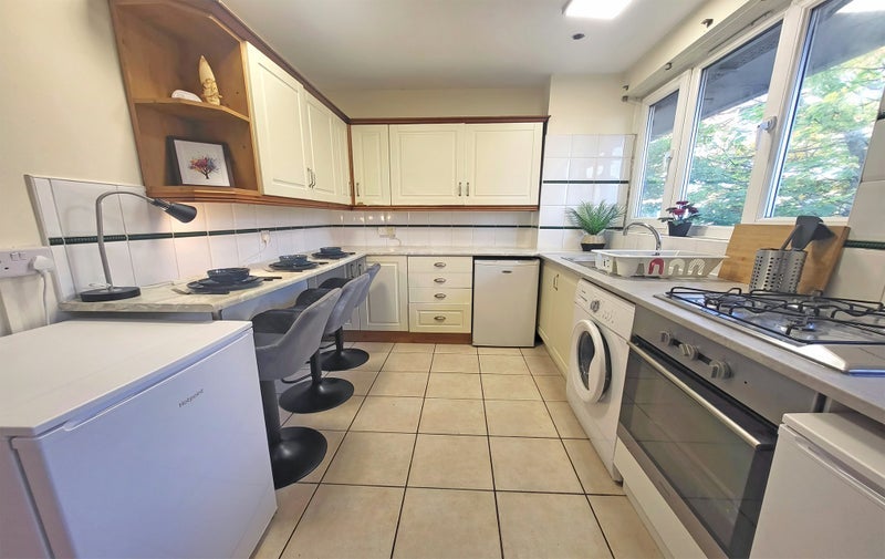 Room Gloucester Way in Greater London