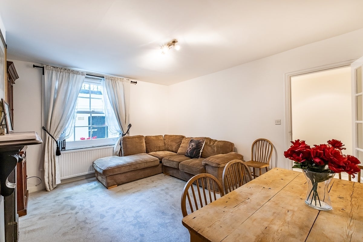 Flat Sussex Gardens in City of Westminster