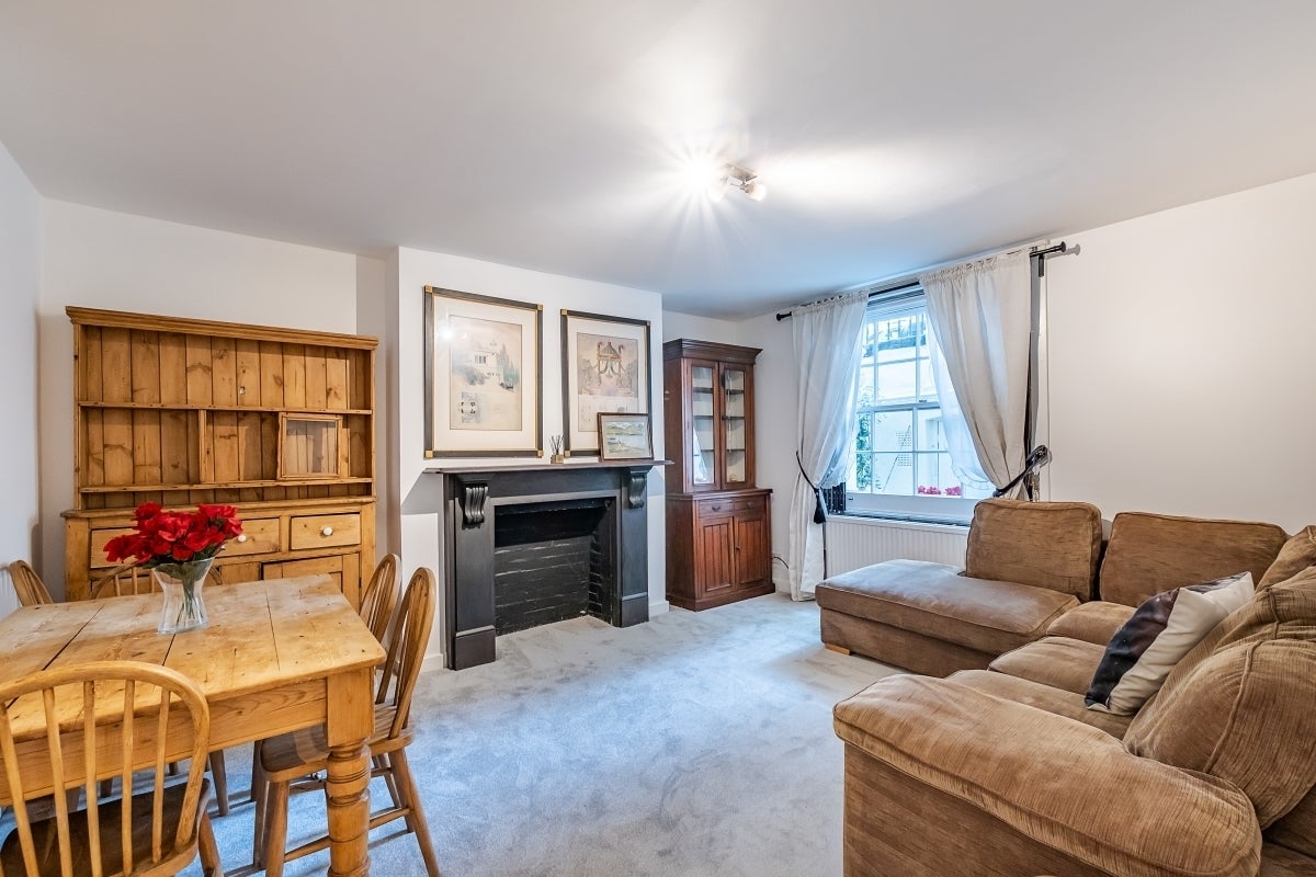 Flat Sussex Gardens in City of Westminster