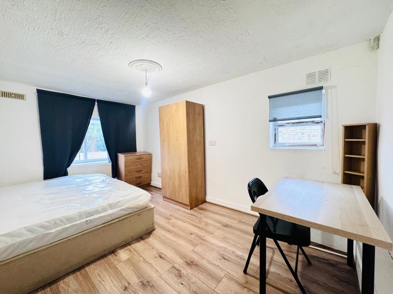 Room Cecil Road in Greater London