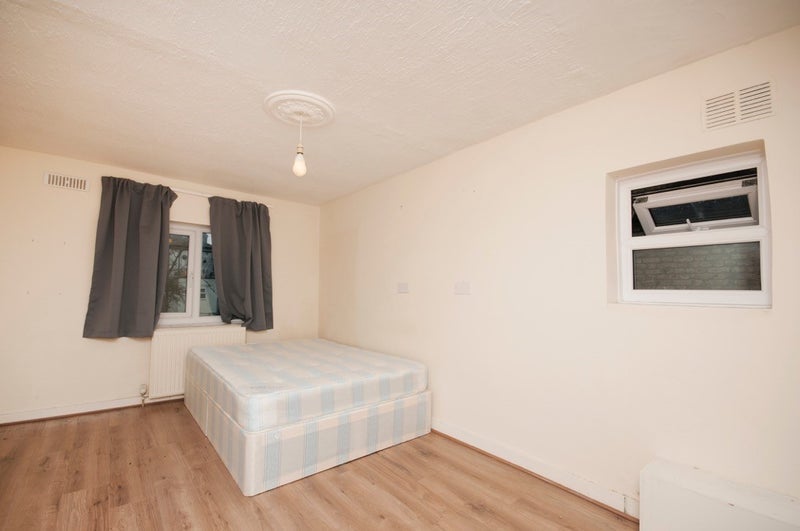 Room Cecil Road in Greater London