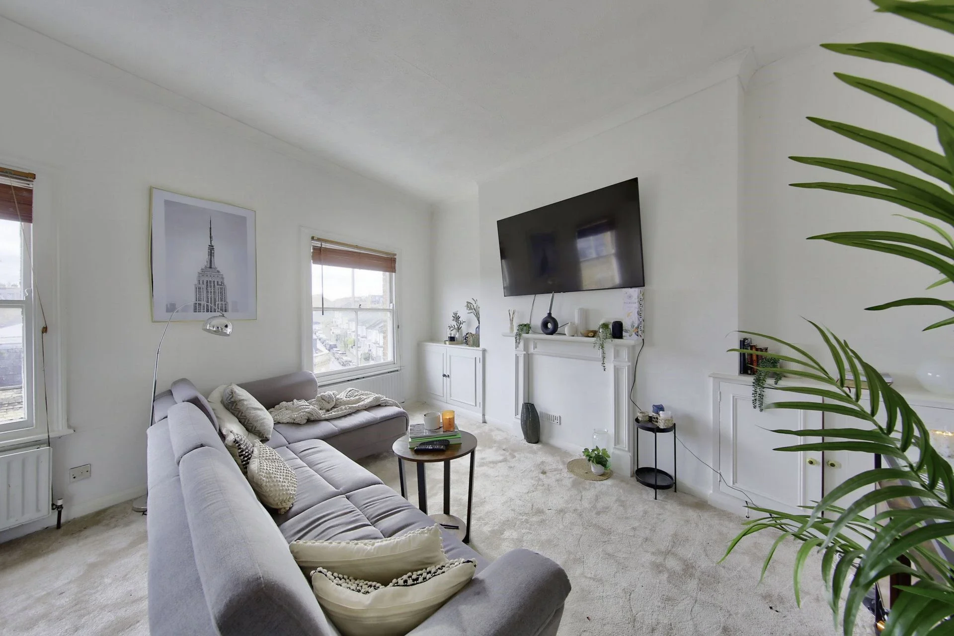 Flat Ferrier Street in Greater London