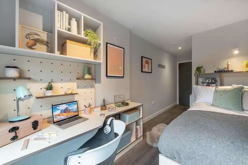 Room Glebe Street in Leicester
