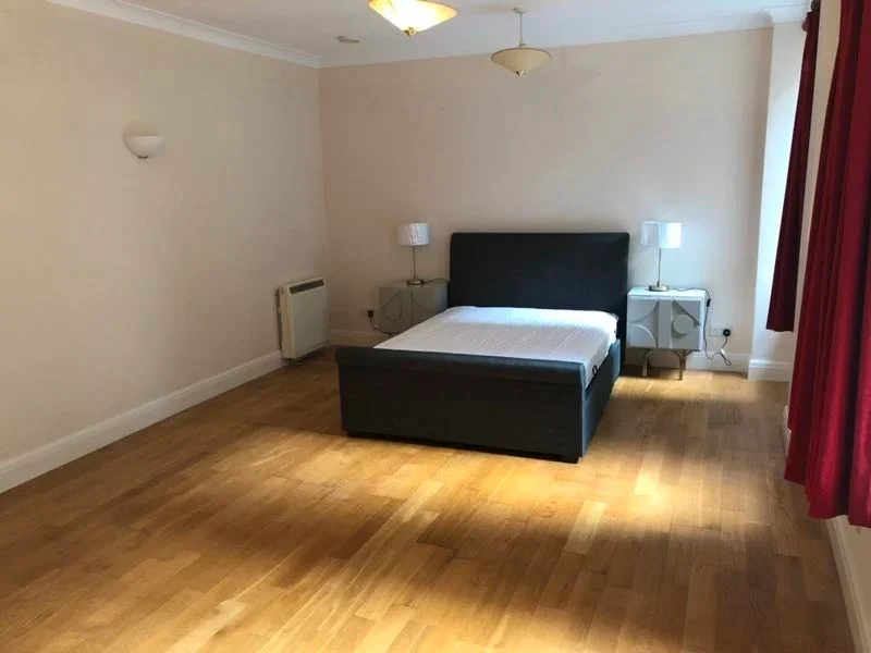 Room Botolph Lane in City of London