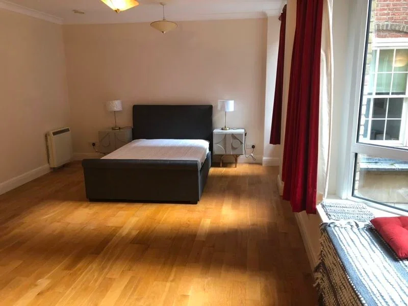 Room Botolph Lane in City of London