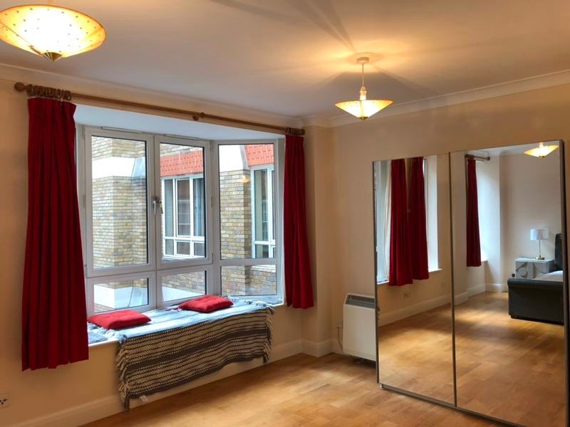 Room Botolph Lane in City of London