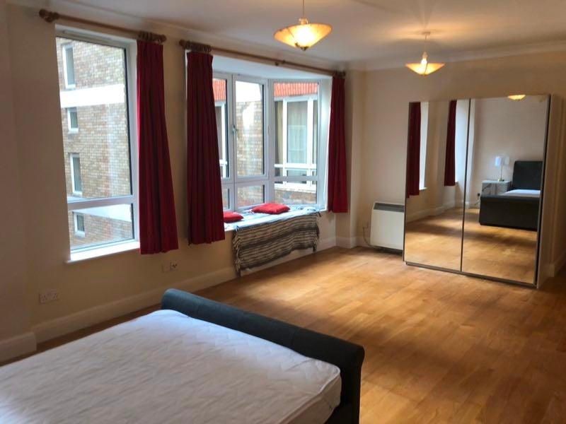 Room Botolph Lane in City of London