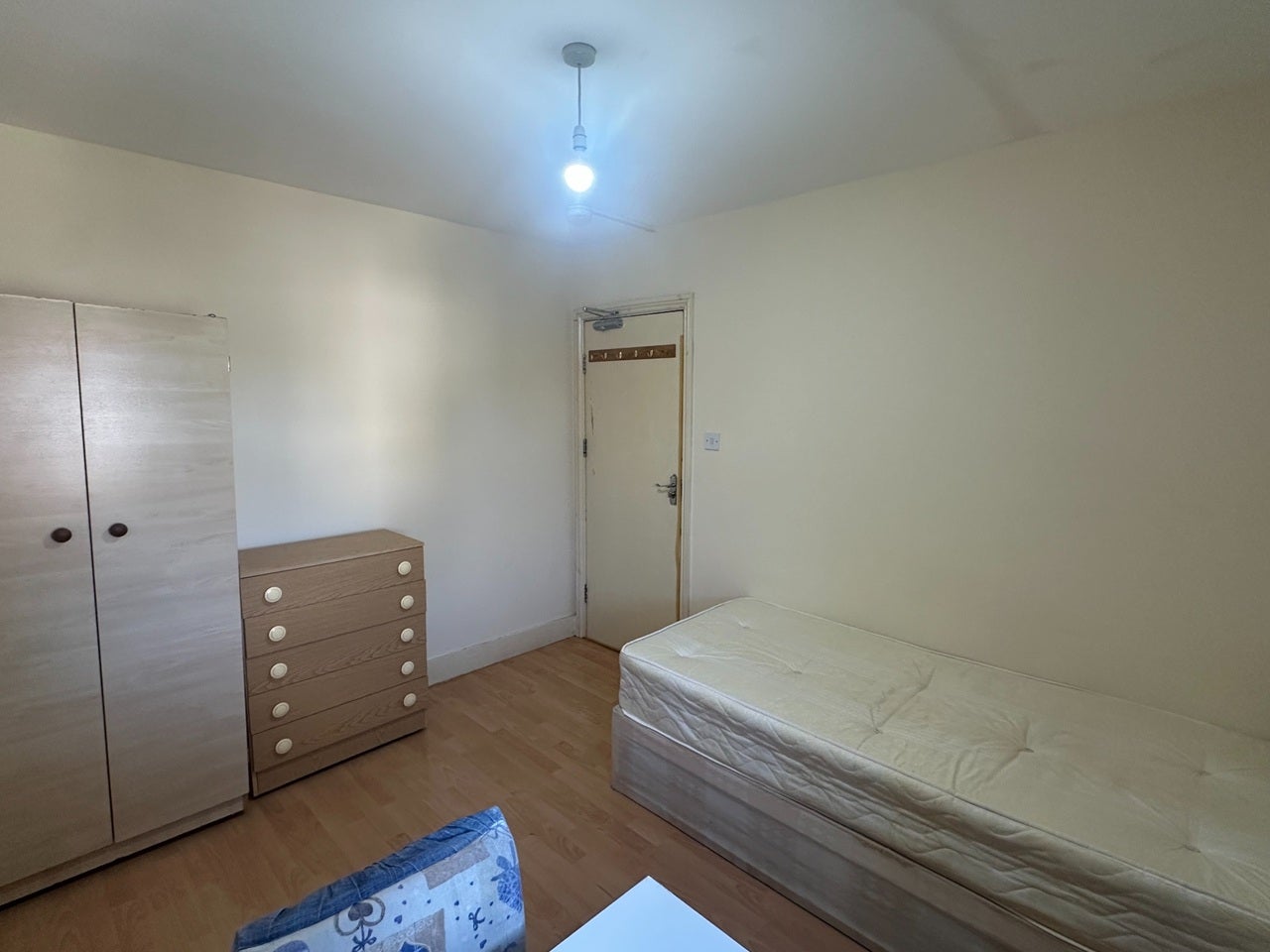 Room Stewart Road in Greater London