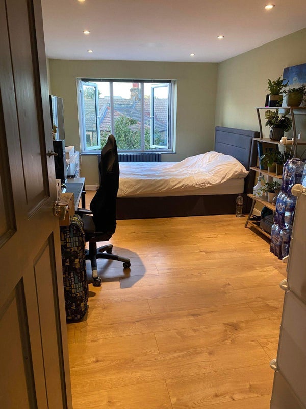 Room Eade Road in Greater London