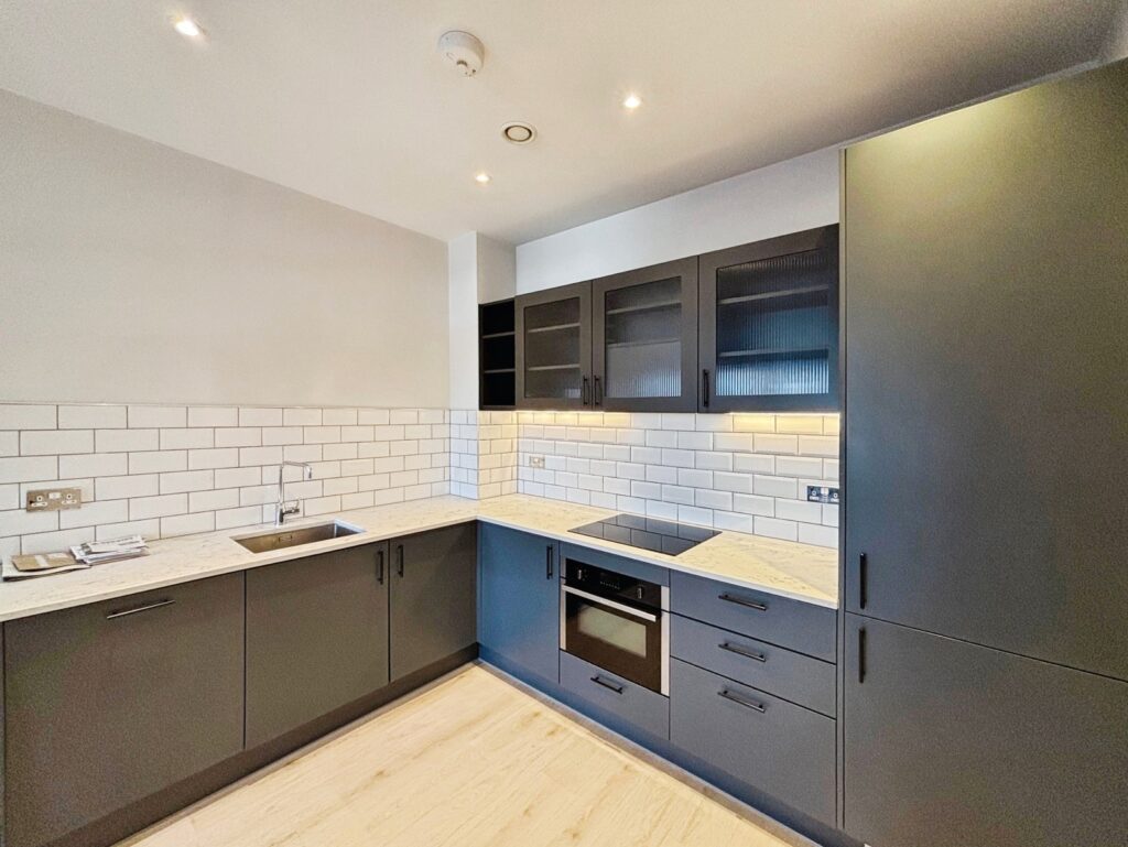 Flat Pembroke Broadway in Surrey Heath