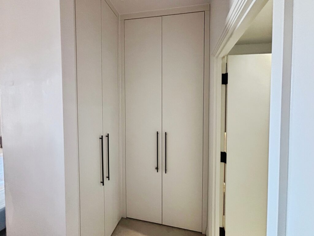 Flat Pembroke Broadway in Surrey Heath