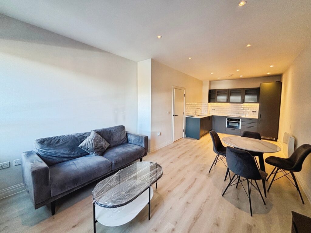 Flat Pembroke Broadway in Surrey Heath