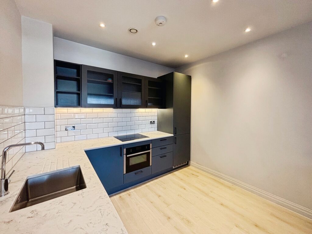 Flat Pembroke Broadway in Surrey Heath