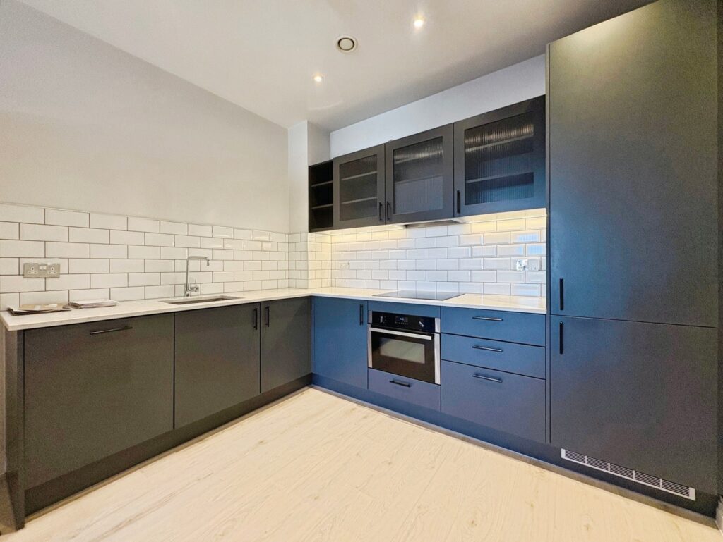 Flat Pembroke Broadway in Surrey Heath