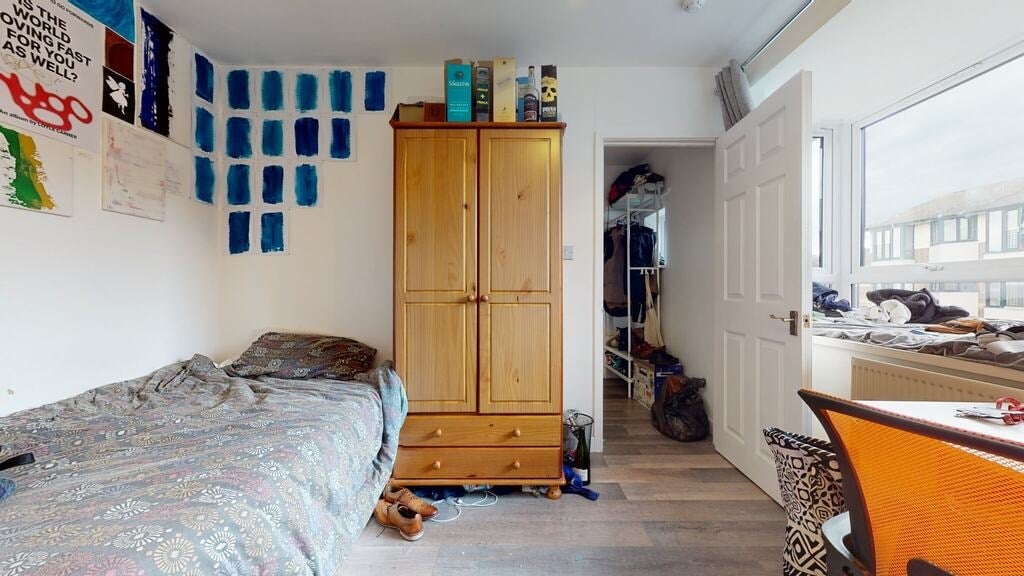 House Barnfield Place in Greater London
