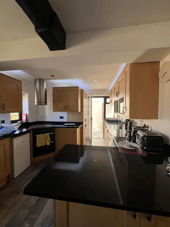 Room Farnborough Road in Rushmoor
