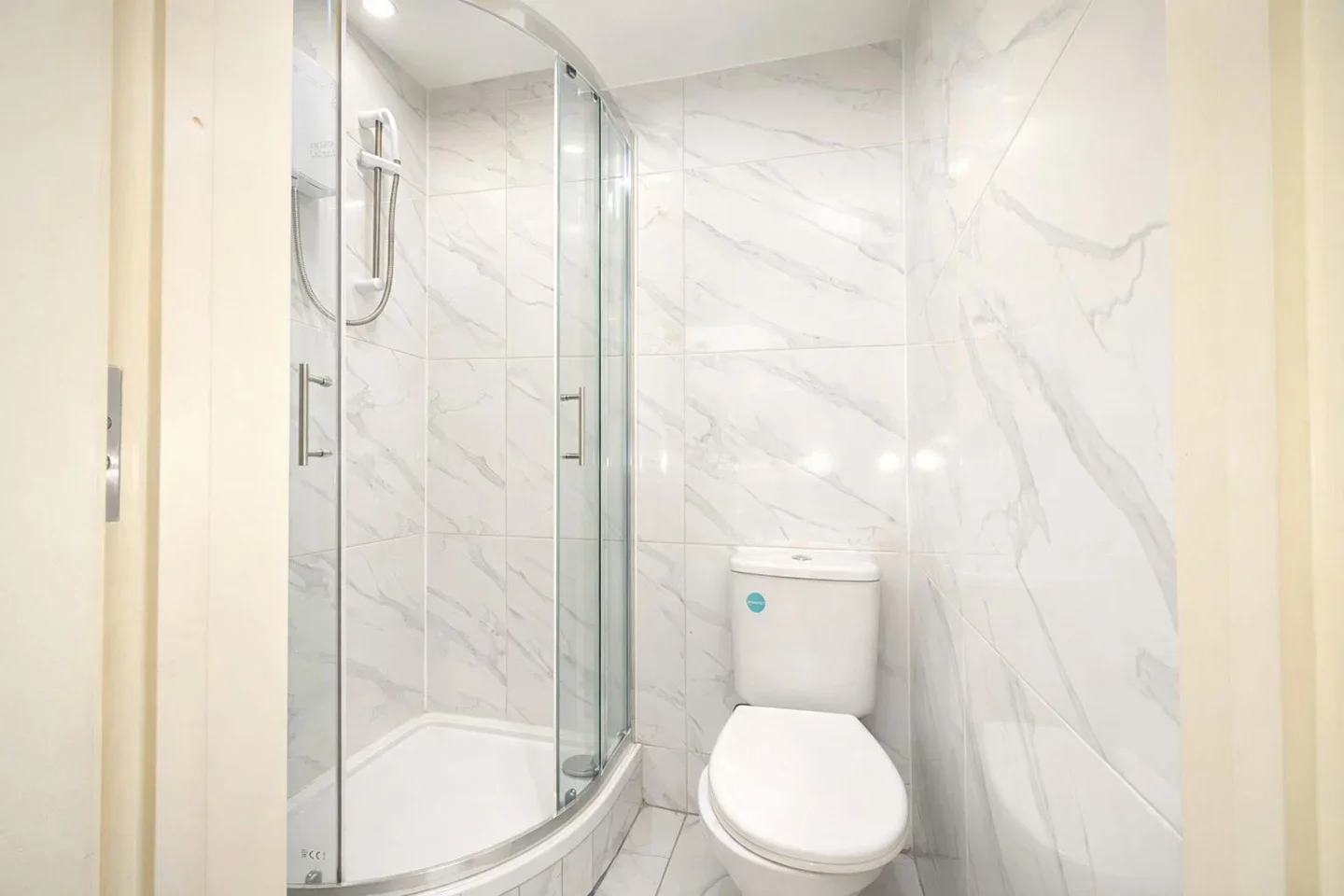 Flat Stuart Crescent in Greater London