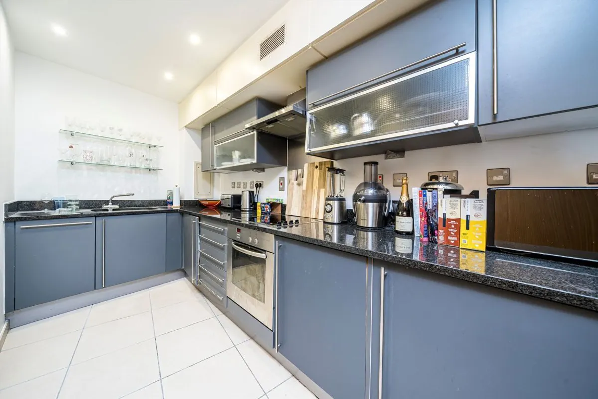 Flat Albert Embankment in Greater London