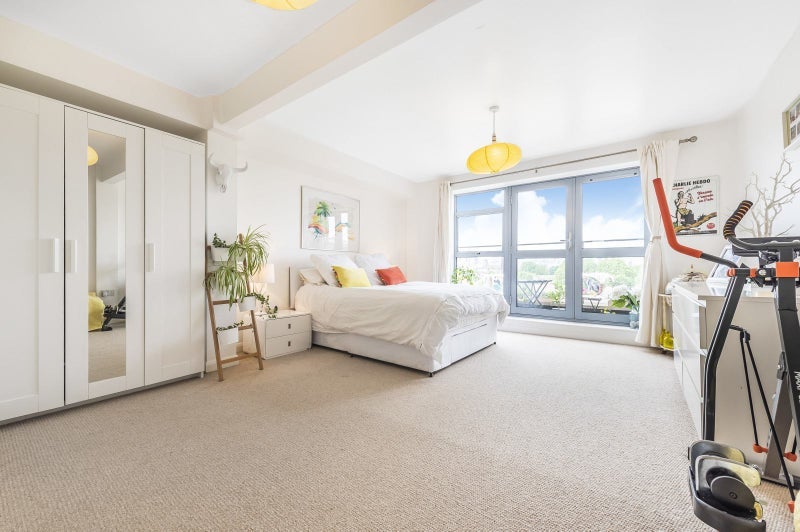Room Abercorn Way in Greater London