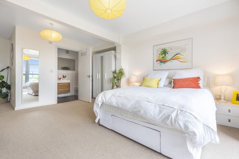 Room Abercorn Way in Greater London