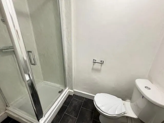 Flat Pemberton Road in Greater London