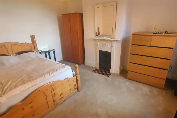 Room Finedon Road in Wellingborough