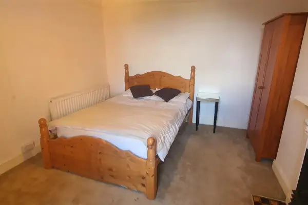 Room Finedon Road in Wellingborough