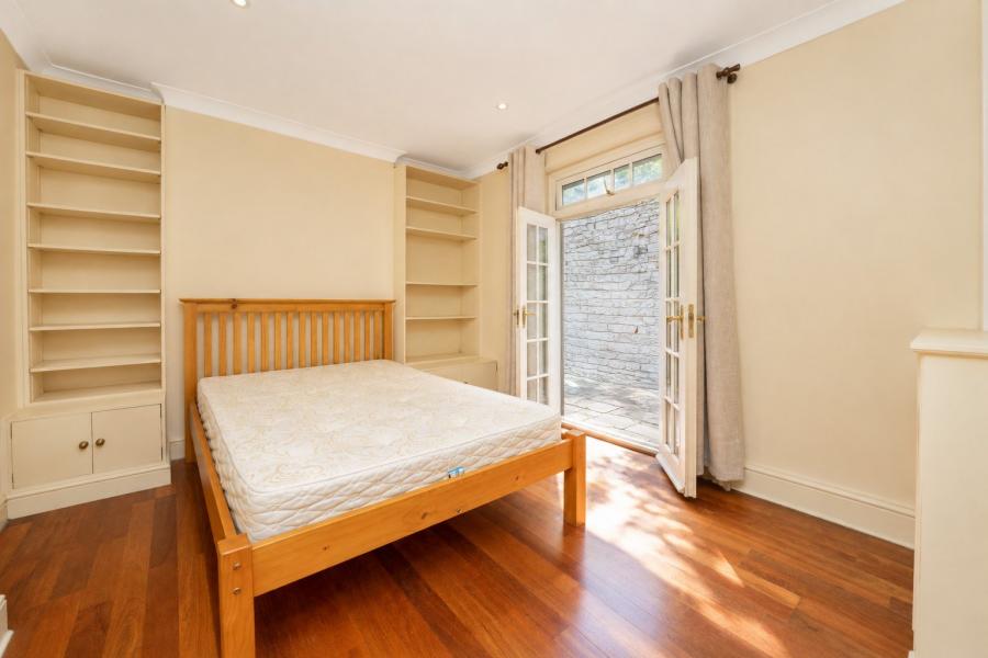 Flat Kensington Gardens Square in City of Westminster