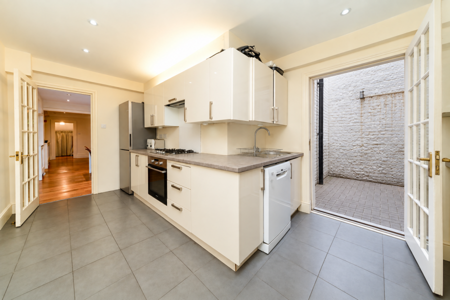 Flat Kensington Gardens Square in City of Westminster