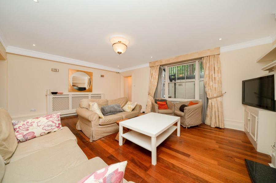 Flat Kensington Gardens Square in City of Westminster