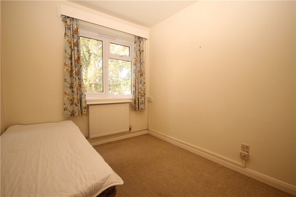 Flat West Road in Guildford