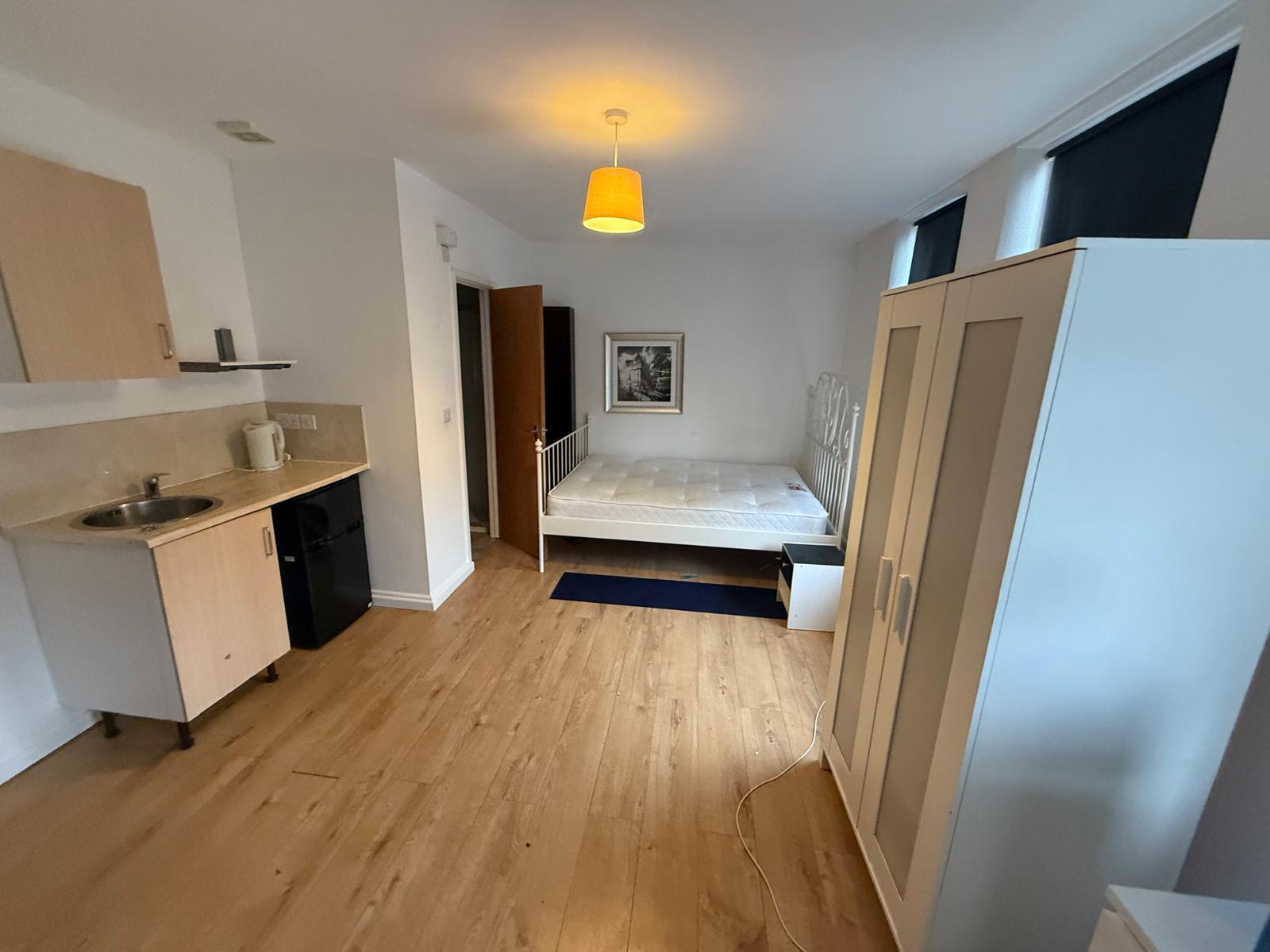 Room Wheelwright Road in Birmingham