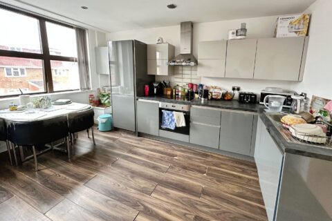 Flat Flaxfield Road in Basingstoke and Deane