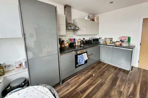 Flat Flaxfield Road in Basingstoke and Deane