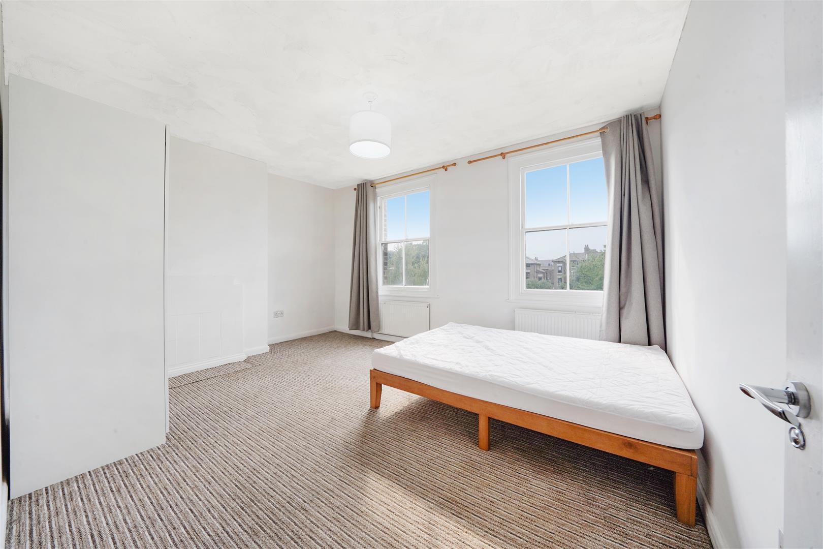 Flat Beverley Court in Greater London