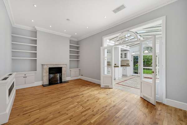 House Hurlingham Road in Greater London