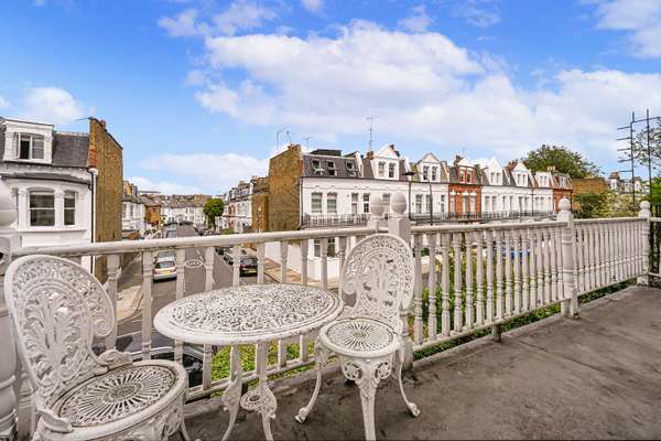 House Hurlingham Road in Greater London