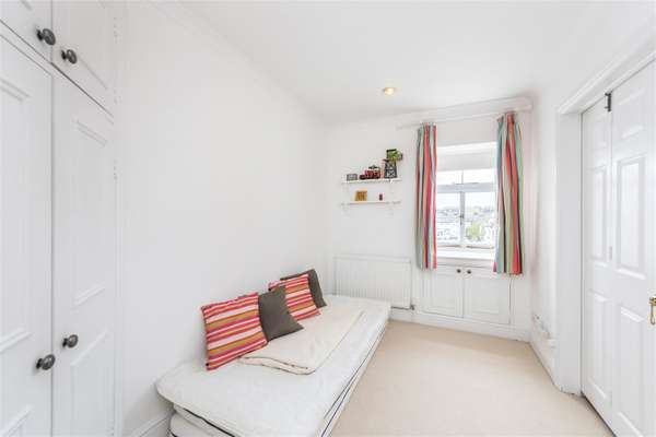 House Hurlingham Road in Greater London