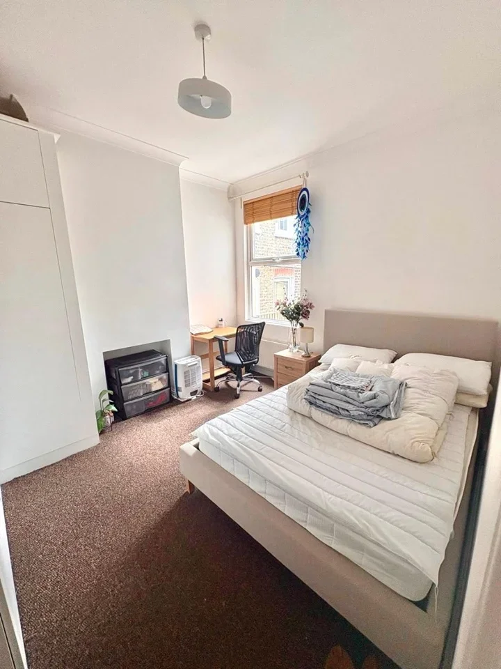 Flat Kettering Street in Greater London