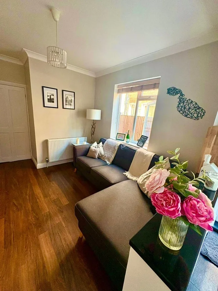 Flat Kettering Street in Greater London