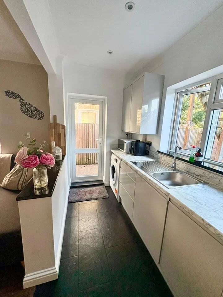 Flat Kettering Street in Greater London