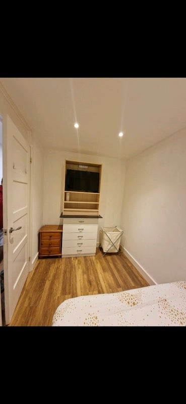 Room Thornton Avenue in Greater London