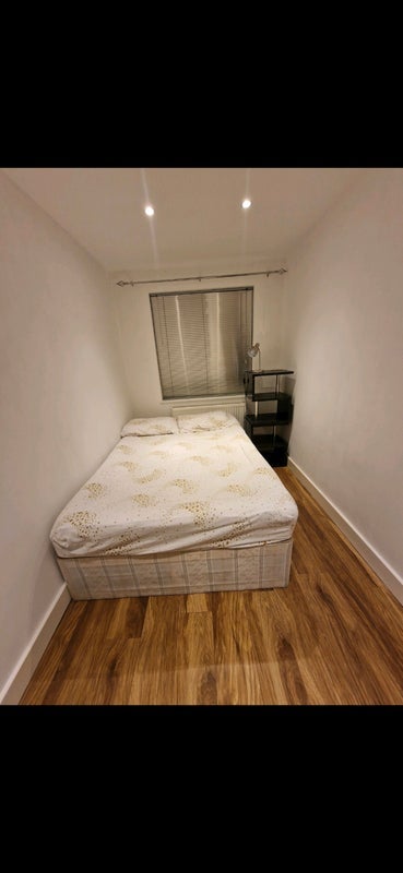 Room Thornton Avenue in Greater London
