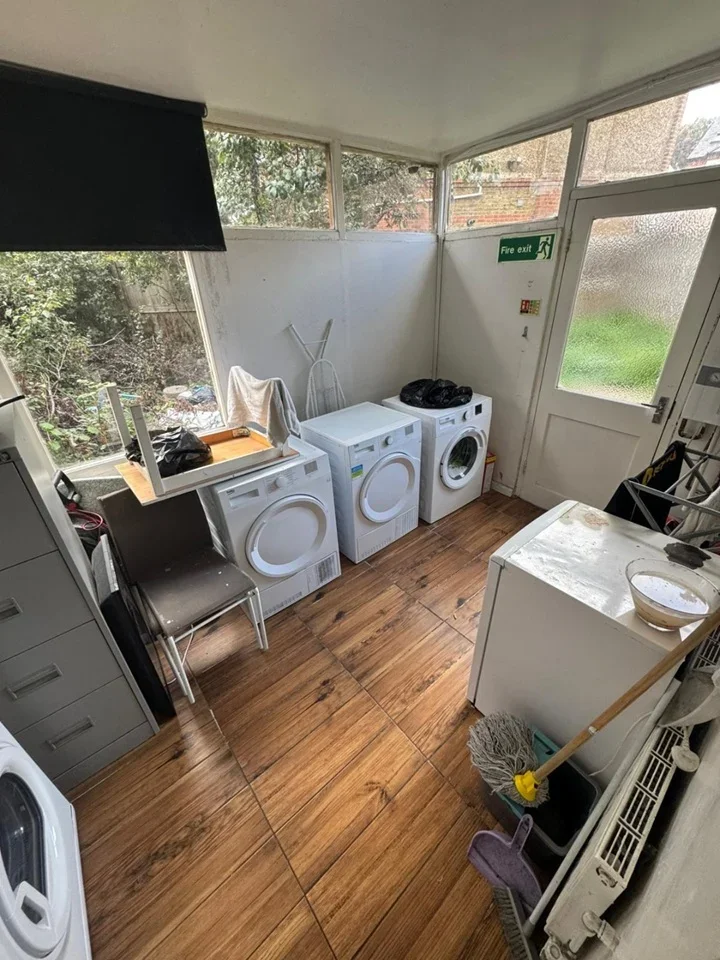 Room Wearside Road in Greater London