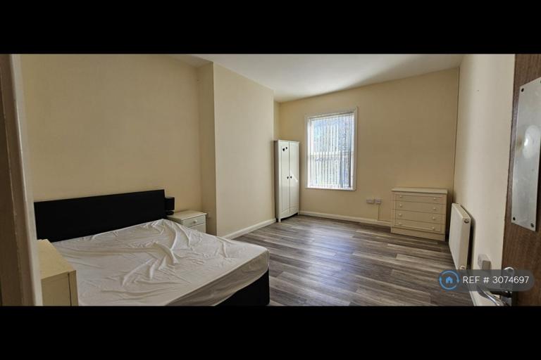 Room Lumley Street in Wakefield