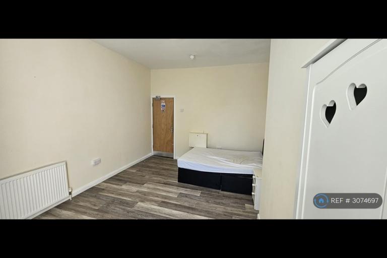 Room Lumley Street in Wakefield
