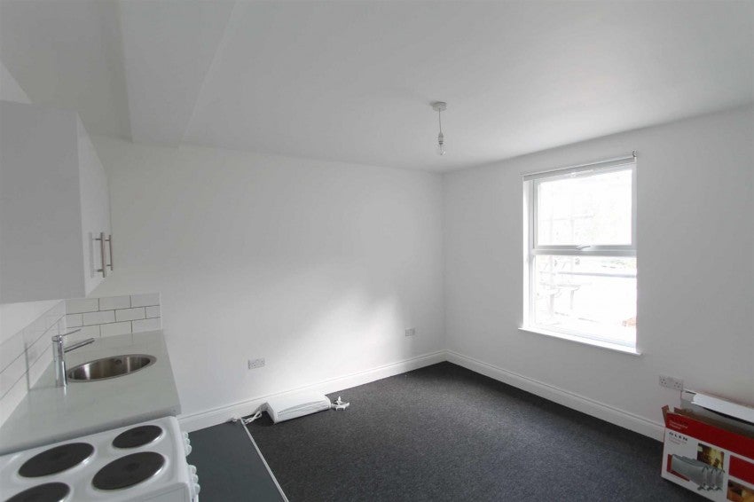 Flat Westmount Road in Greater London
