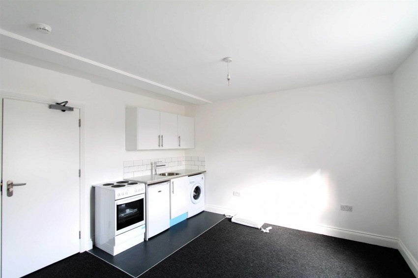 Flat Westmount Road in Greater London