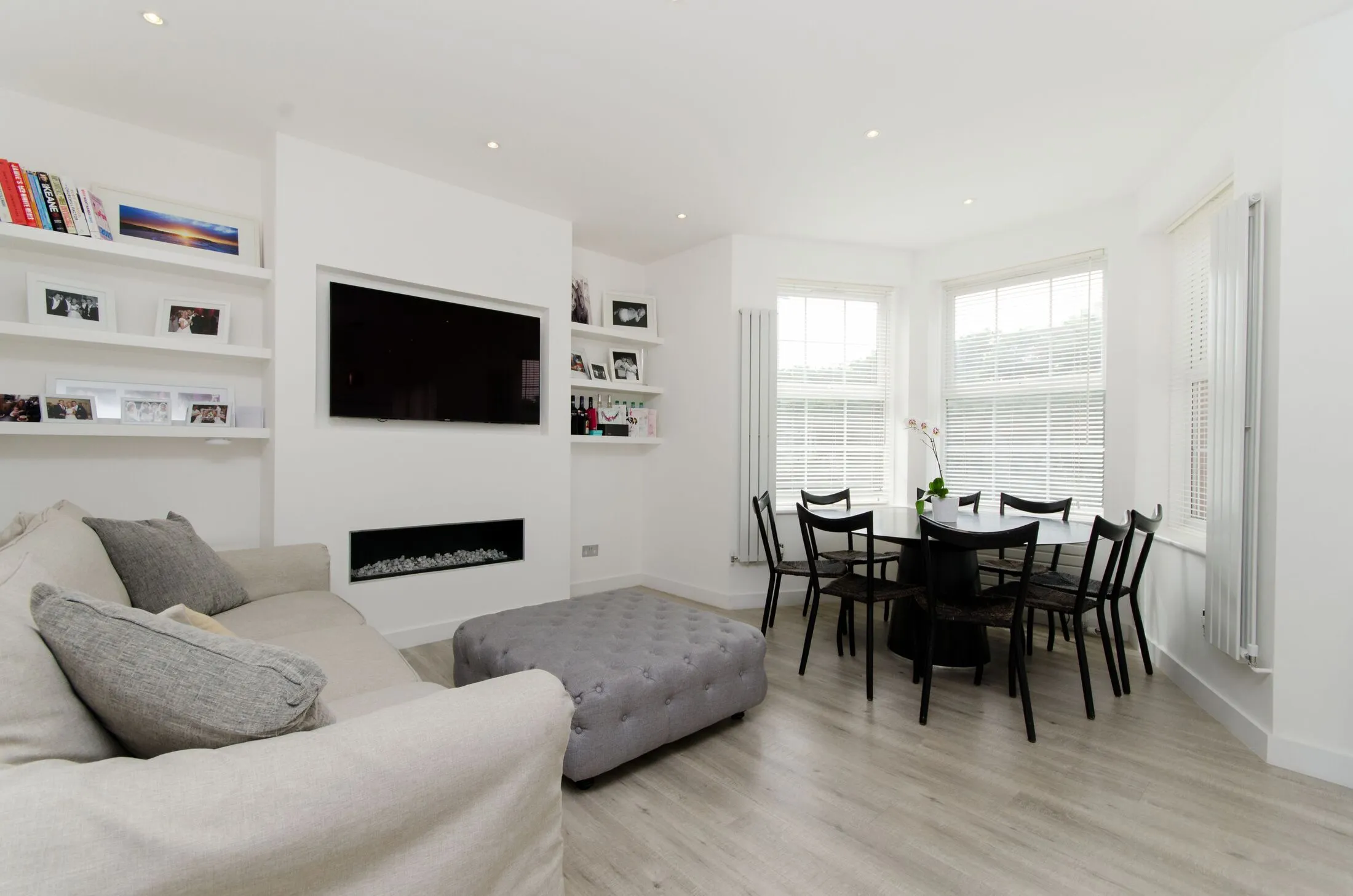Flat Hendon Way in Greater London