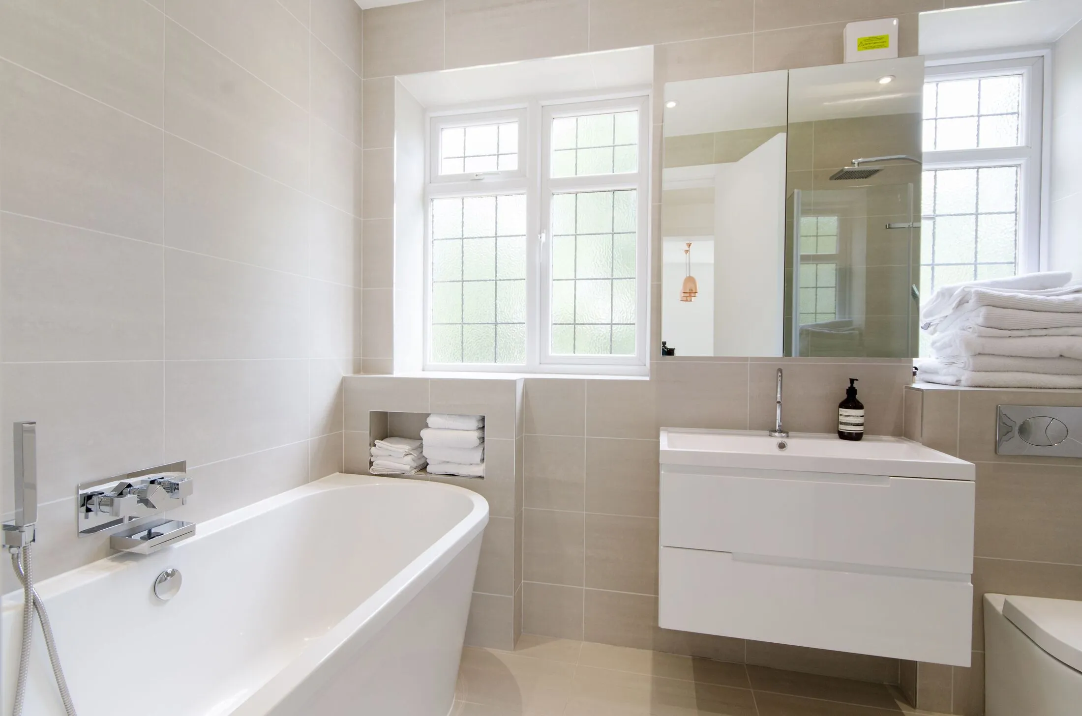 Flat Hendon Way in Greater London